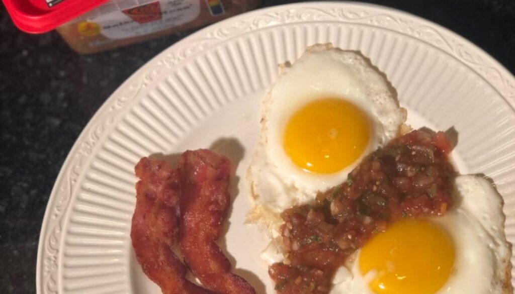 eggs with bacon and salsa